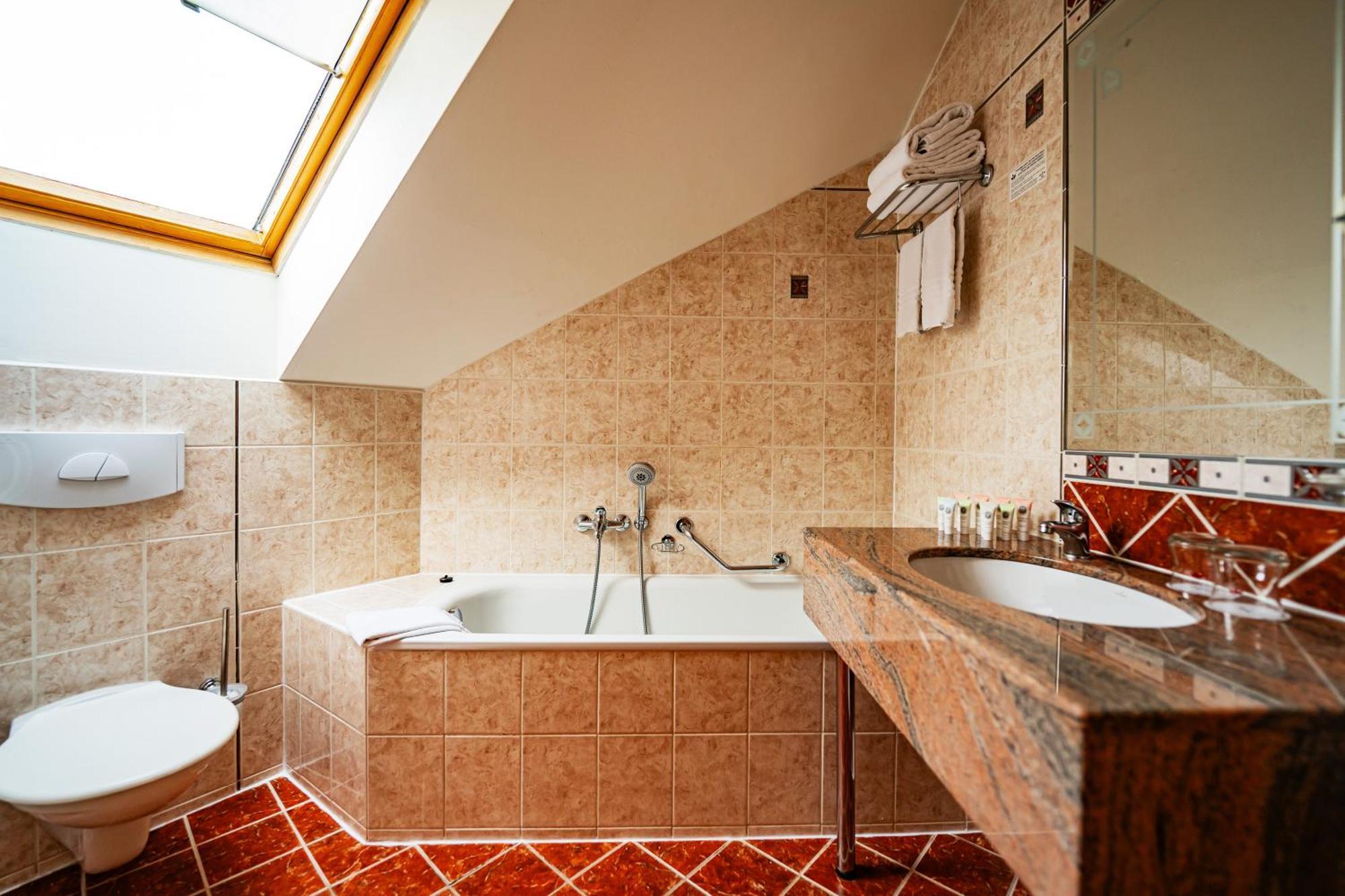 Hotel U Divadla - Czech Leading Hotels Прага Екстериор снимка