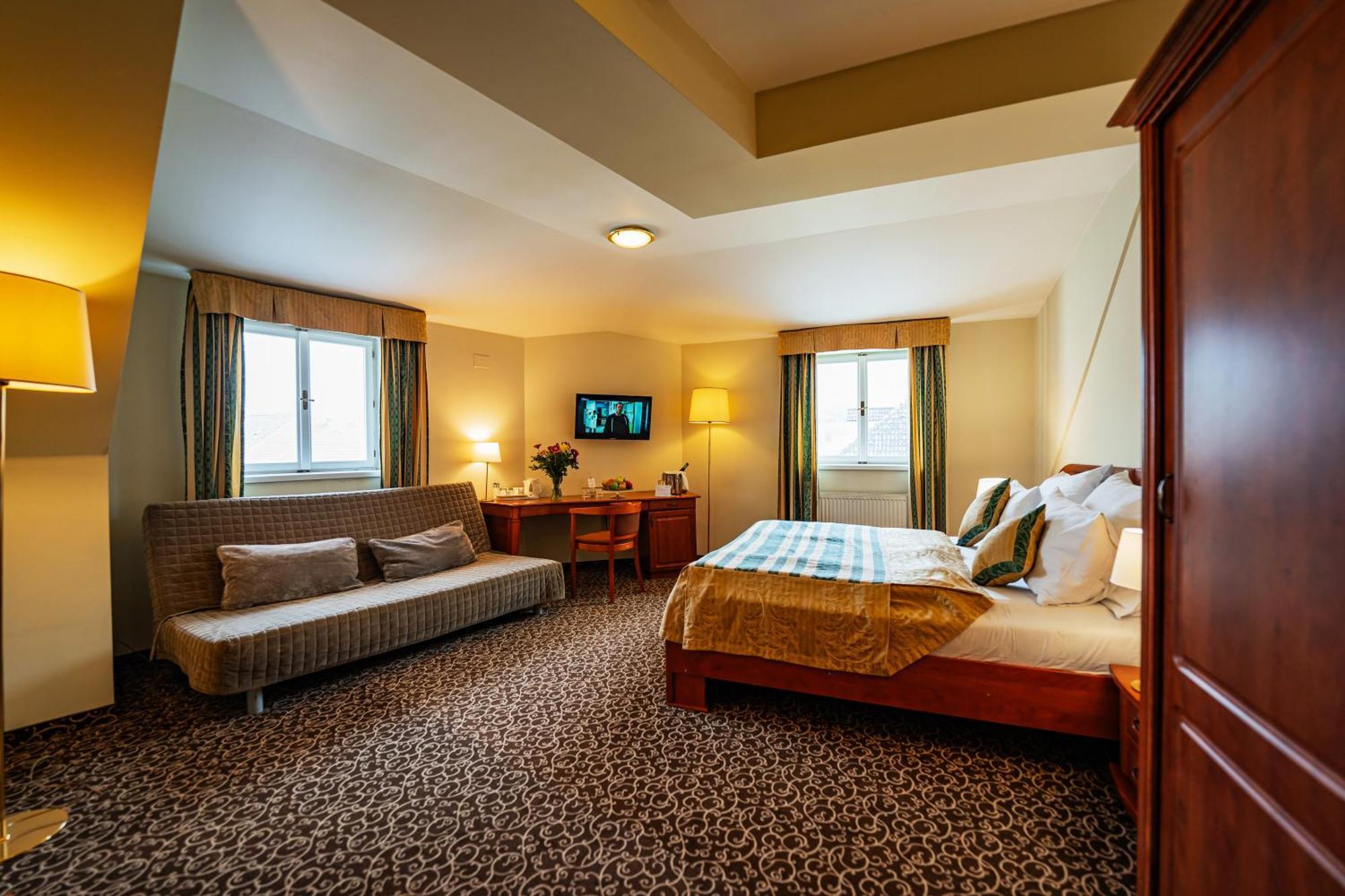 Hotel U Divadla - Czech Leading Hotels Прага Екстериор снимка