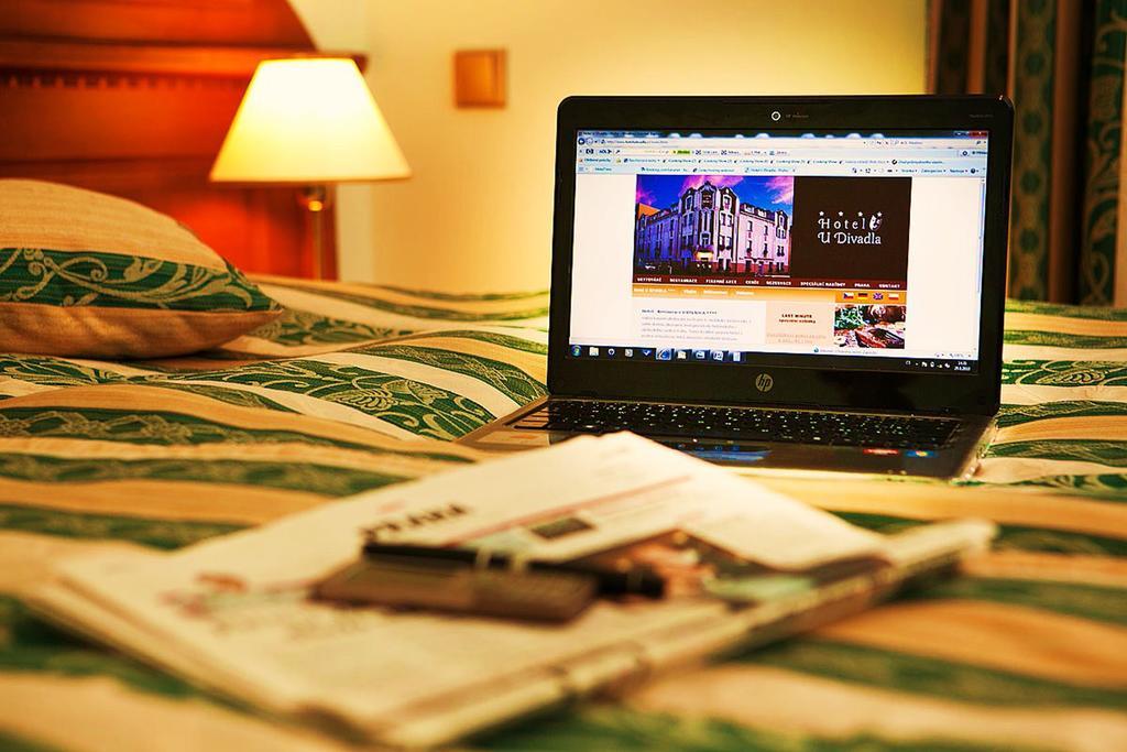 Hotel U Divadla - Czech Leading Hotels Прага Стая снимка
