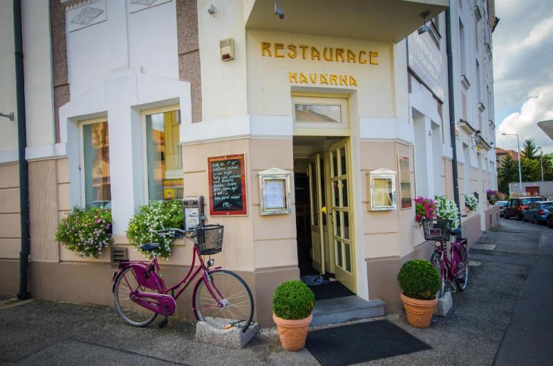 Hotel U Divadla - Czech Leading Hotels Прага Екстериор снимка