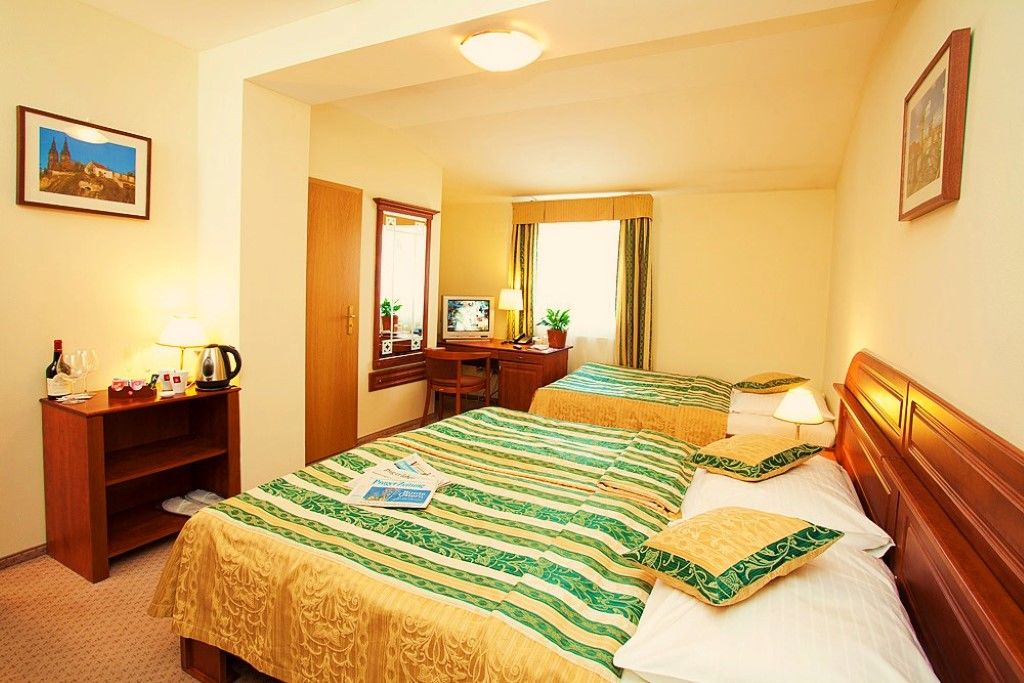 Hotel U Divadla - Czech Leading Hotels Прага Екстериор снимка