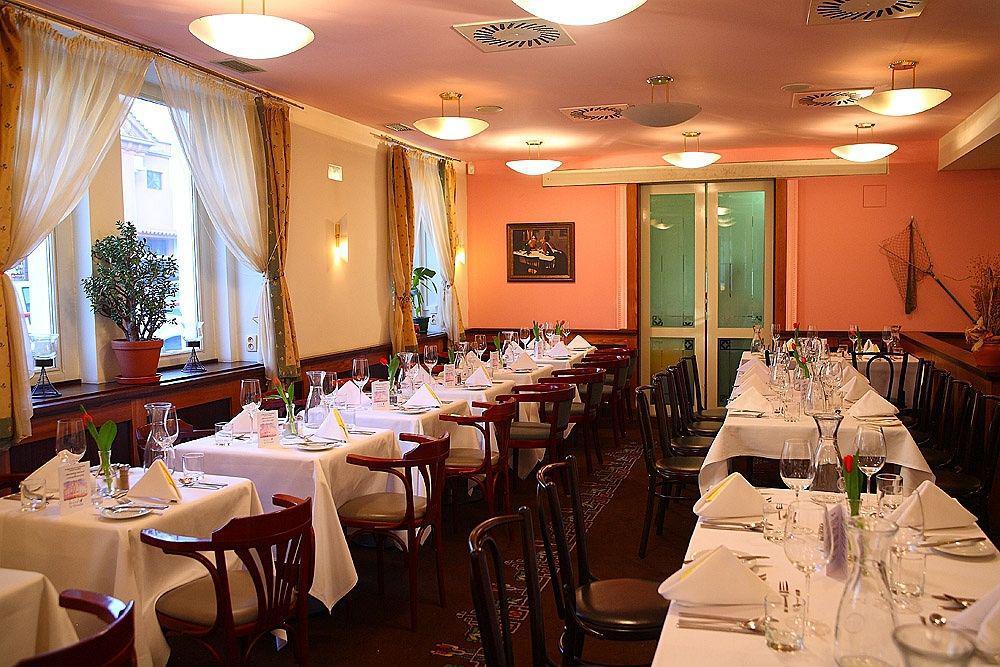 Hotel U Divadla - Czech Leading Hotels Прага Екстериор снимка