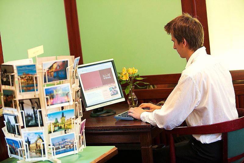 Hotel U Divadla - Czech Leading Hotels Прага Екстериор снимка